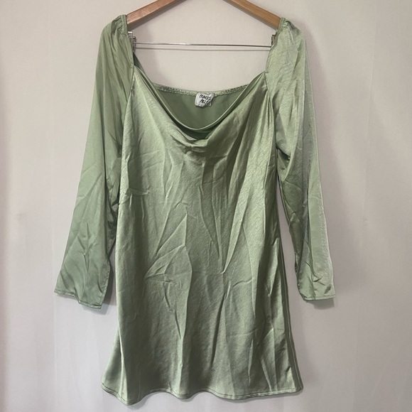 Princess Polly LIKE NEW size 10 star power silky long sleeve mini dress - Picture 3 of 6